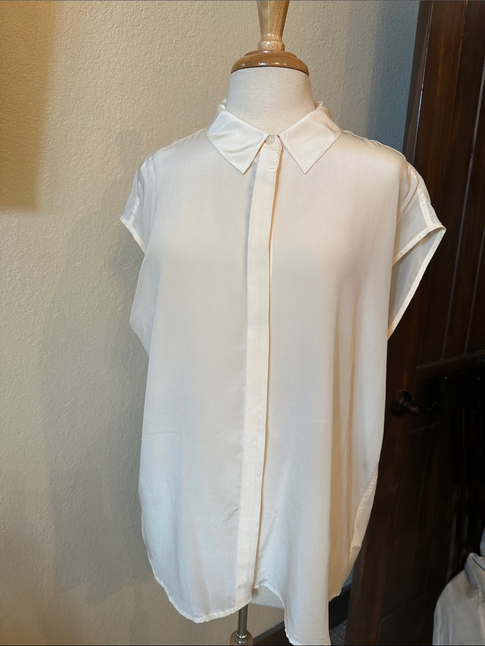 Coldwater Creek Cream Short Sleeve Button-Front Shirt